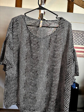 Red LollyWomen's Black & White Animal Print Tunic